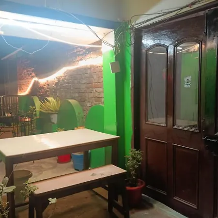 Sandhya Guest House Varanasi Near Ganga River-2