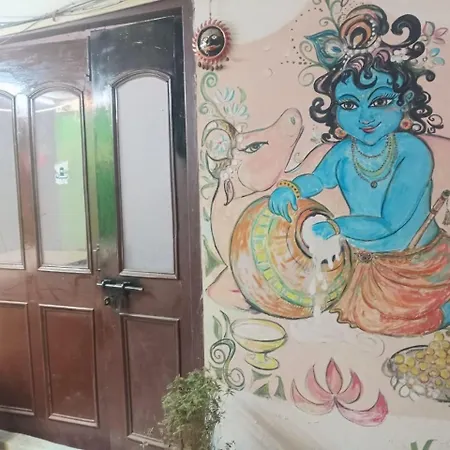 Sandhya Guest House Varanasi Near Ganga River-3